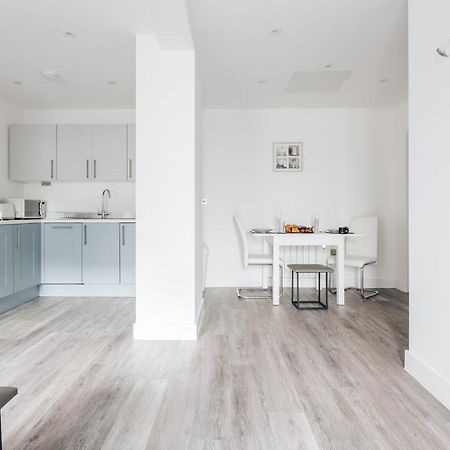 Contemporary Two Bedroom Duplex - Secluded Residence With Parking In A Prime Central Location ボーンマス エクステリア 写真