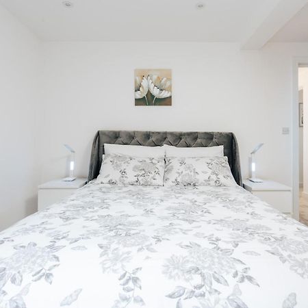 Contemporary Two Bedroom Duplex - Secluded Residence With Parking In A Prime Central Location ボーンマス エクステリア 写真
