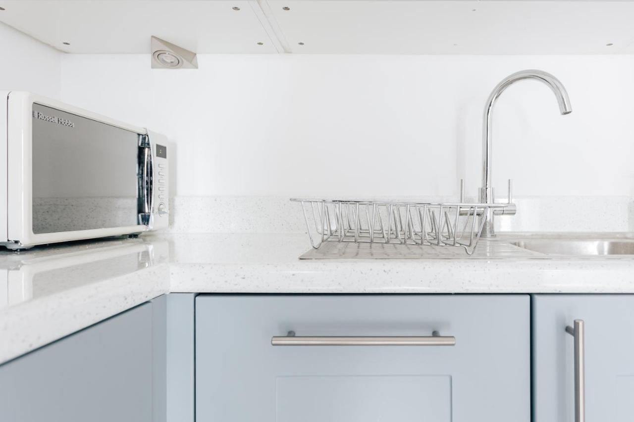 Contemporary Two Bedroom Duplex - Secluded Residence With Parking In A Prime Central Location ボーンマス エクステリア 写真