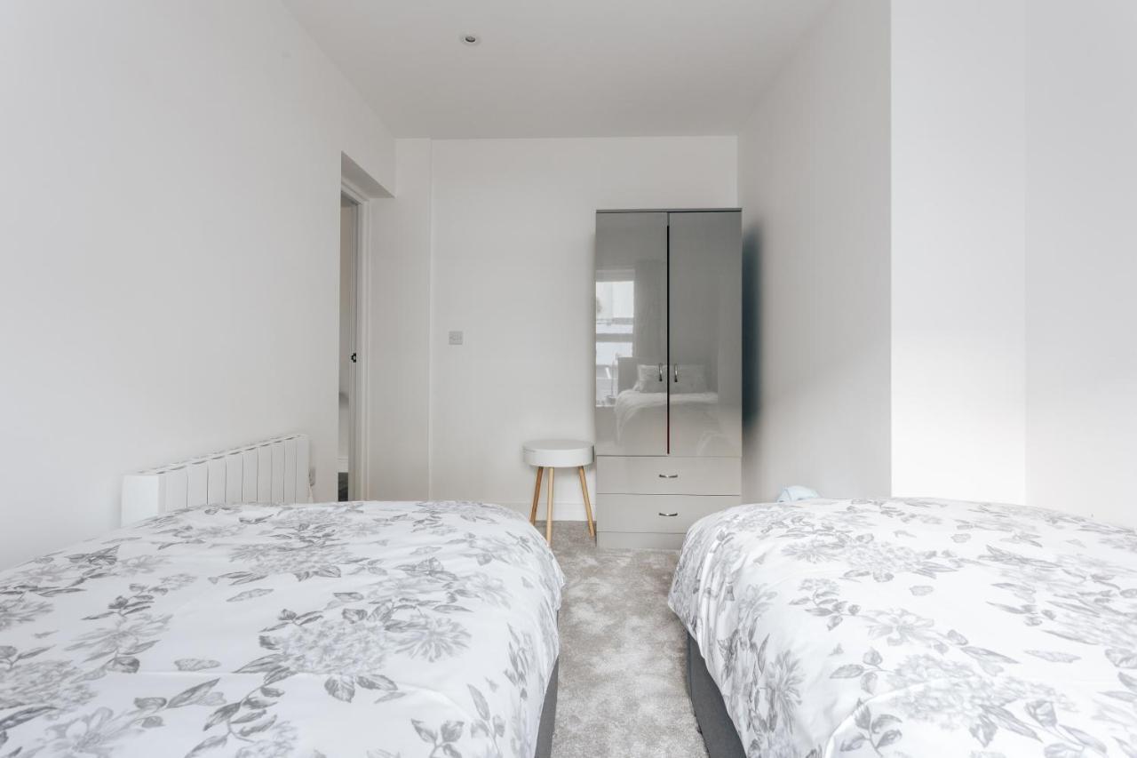 Contemporary Two Bedroom Duplex - Secluded Residence With Parking In A Prime Central Location ボーンマス エクステリア 写真