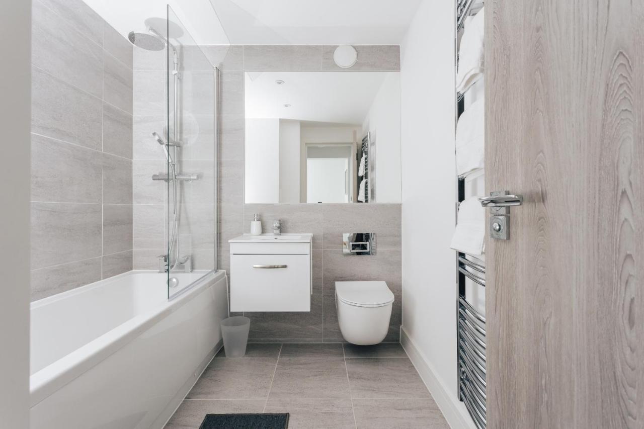 Contemporary Two Bedroom Duplex - Secluded Residence With Parking In A Prime Central Location ボーンマス エクステリア 写真